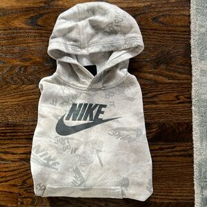 Nike youth cream sweatshirt. Super cozy and warm. Size M.